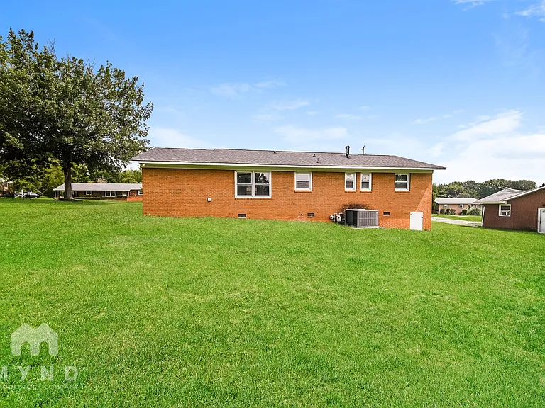 221 Tanglewood Dr — Photo 19