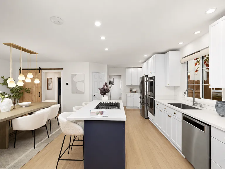 22928 Leonora Dr — Photo 2