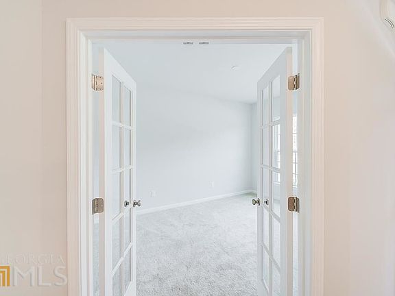 5th image of 152 Westberry St