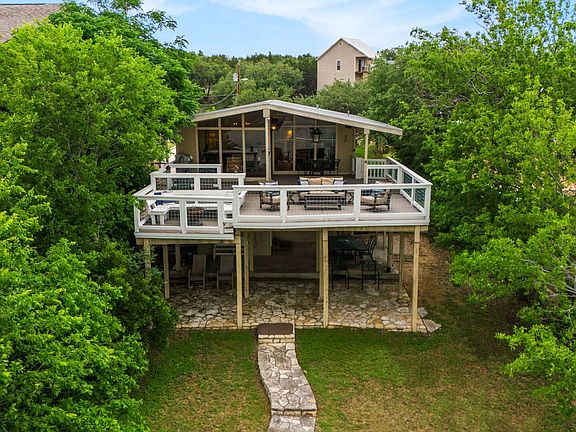 2nd image of 1074 Lakebreeze