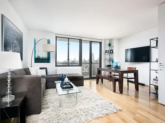 Sold by Sotheby's International Realty | media 1