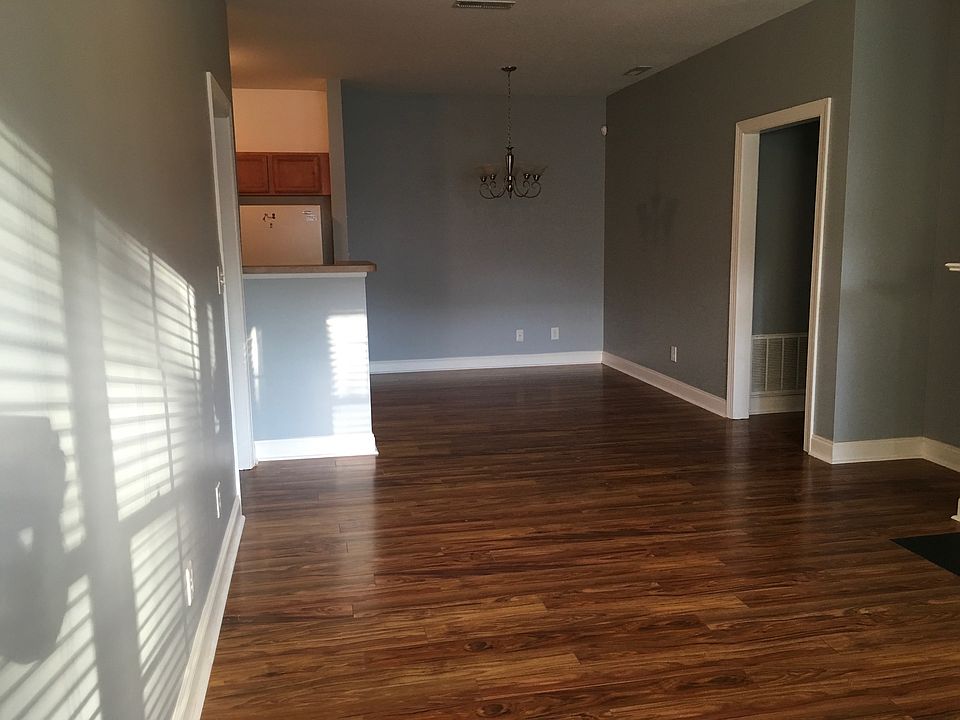 1st image of 1940-202 Tara Ct