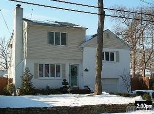 93 Algonquin Ave, Massapequa, NY 11758