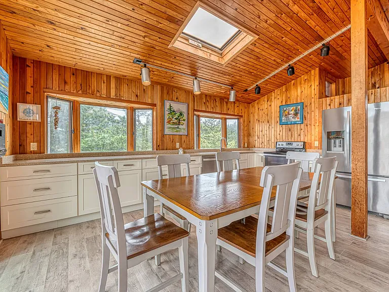 826 Dune Rd — Photo 12