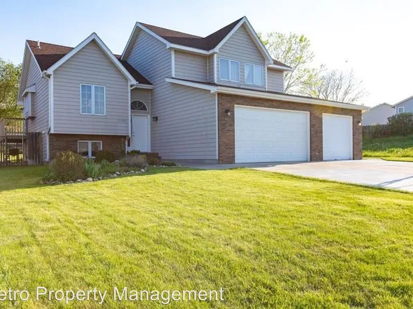 2744 Riveroaks Dr, Billings, MT 59105