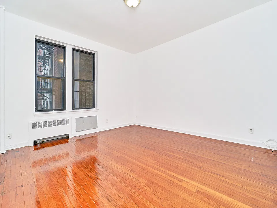 400 W 45th St #3F