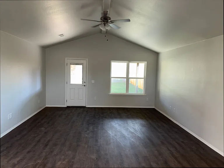 4406 Sunset St — Photo 3