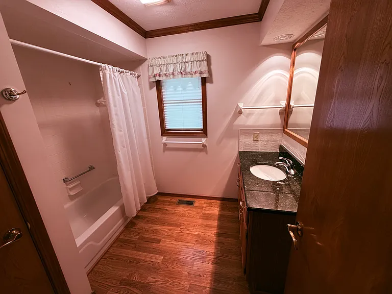 281 Lorraine Pl — Photo 8