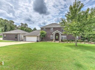 14211 Andover Ln, Rogers, AR 72756
