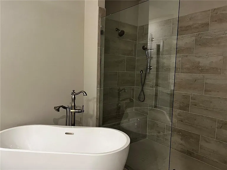 529 Clover Ln — Photo 11