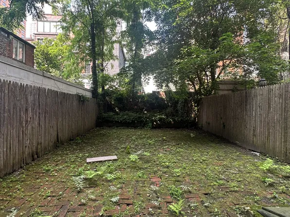 231 East 60th Street 1 image 3 of 9