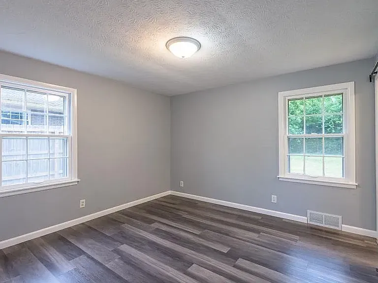 1125 Windsor Dr — Photo 7