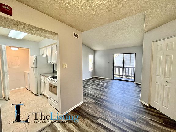 5th image of 3732 Idlebrook Cir #208-1