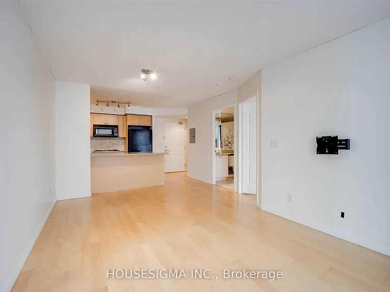 18 Stafford St #508 — Photo 9