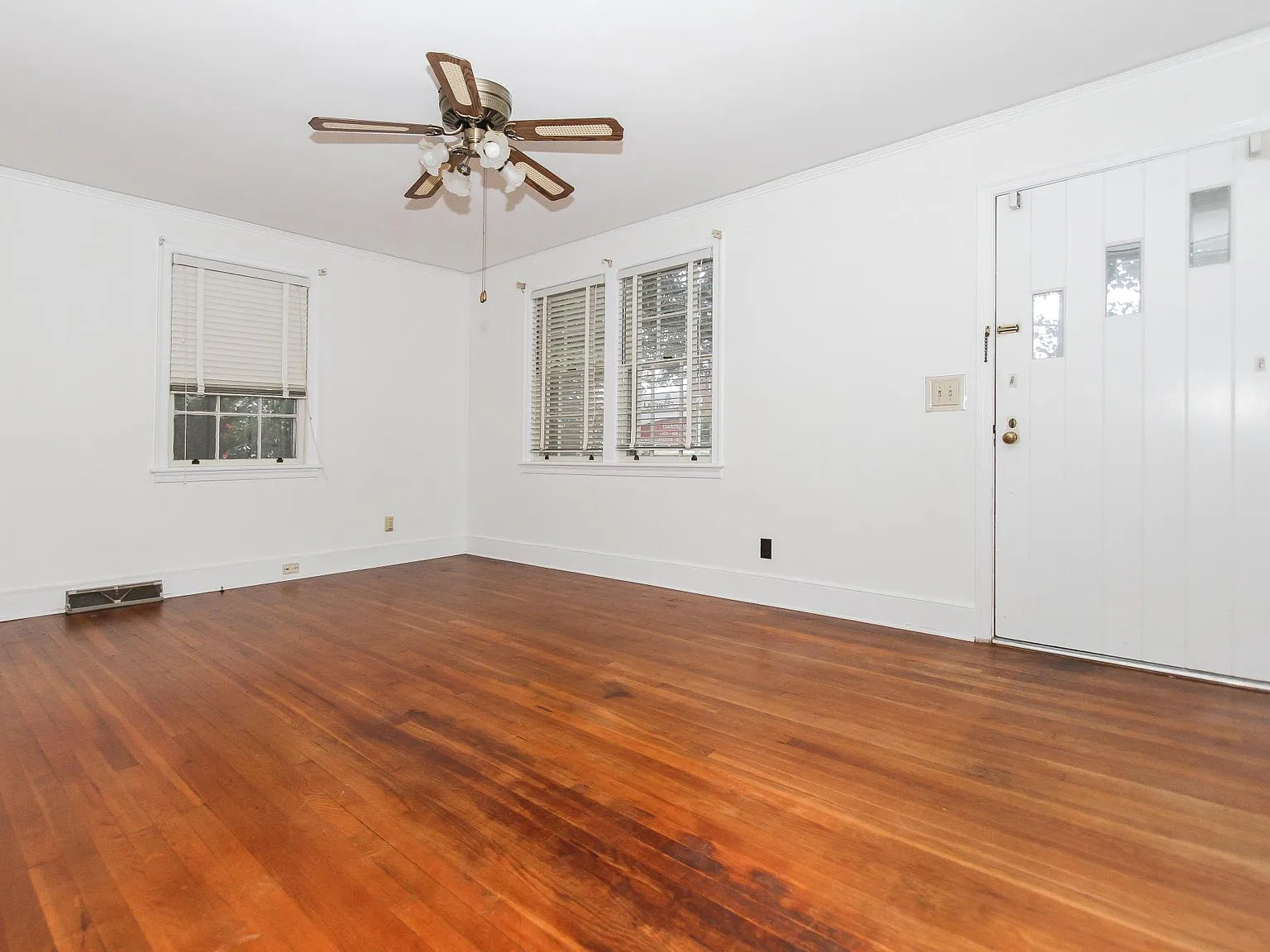 1733 Augusta Rd — Photo 1