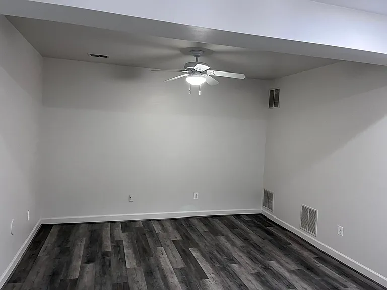 610 Garden View Sq — Photo 17