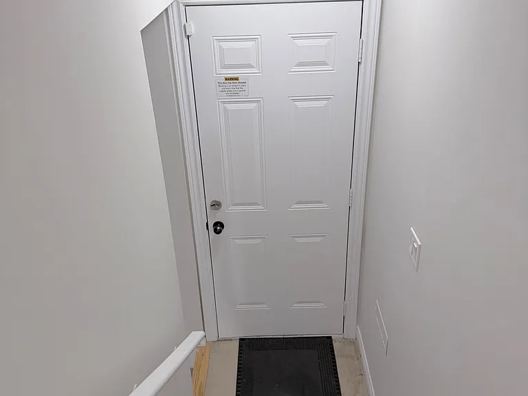 1284 Klondike Dr #BASEMENT — Photo 1