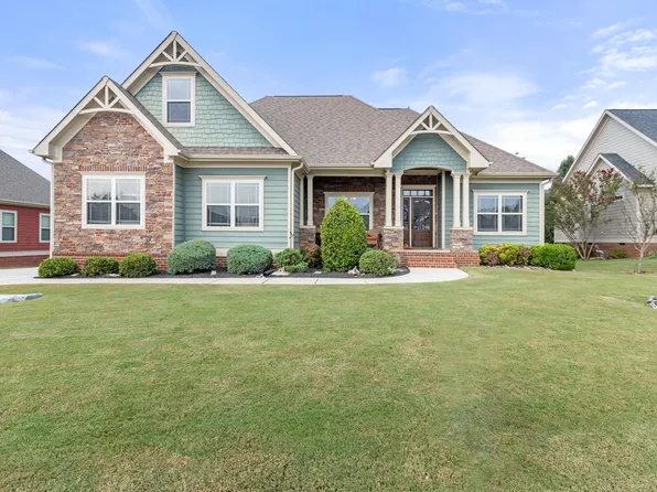 8823 Seven Lakes Dr, Ooltewah, TN 37363
