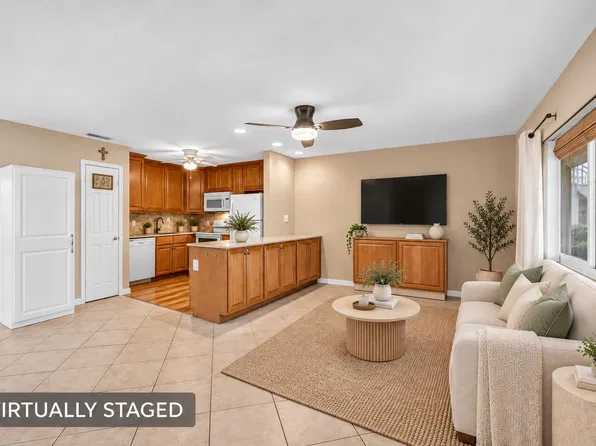 221 COVENTRY J, West Palm Beach, FL 33417