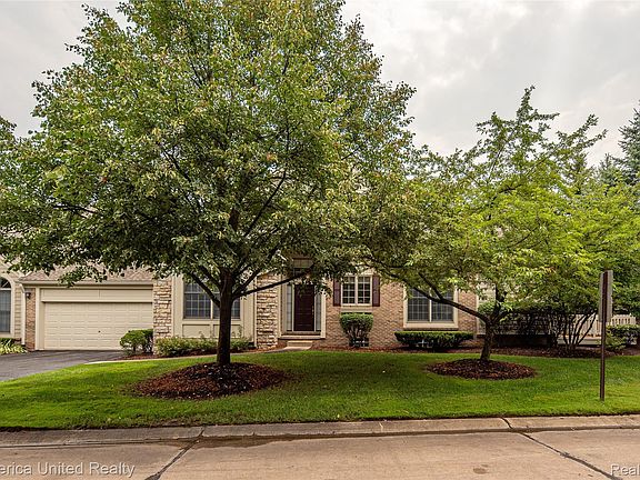 2nd image of 16766 Lochmoor Cir W