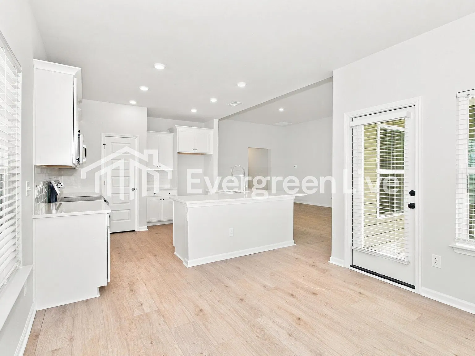 3 bed, 2.0 bath, 1748 sqft, $1,995 — Photo 4