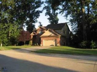 19708 Gloria Dr, Macomb, MI 48044
