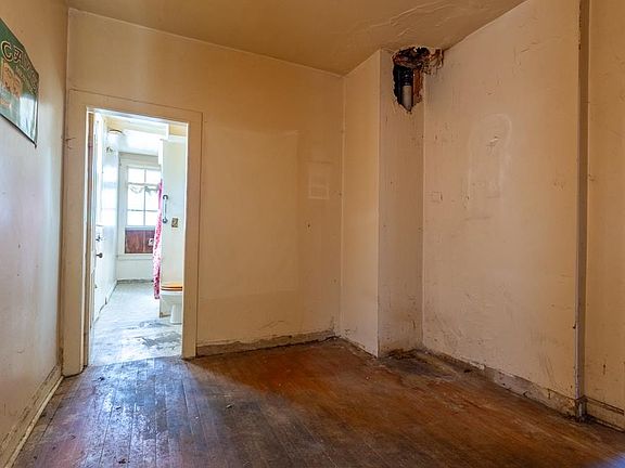 5th image of 351 Dorgan Pl