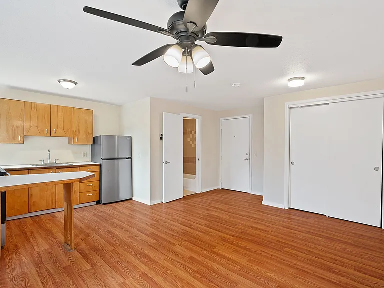 Abbottsford Apartments — Photo 42