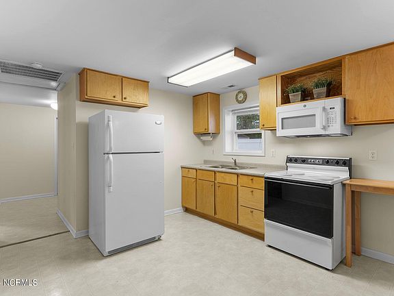 5th image of 127 NE 17th Street