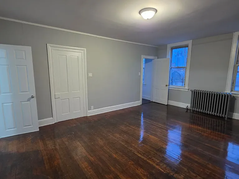 120 Waverly St — Photo 2