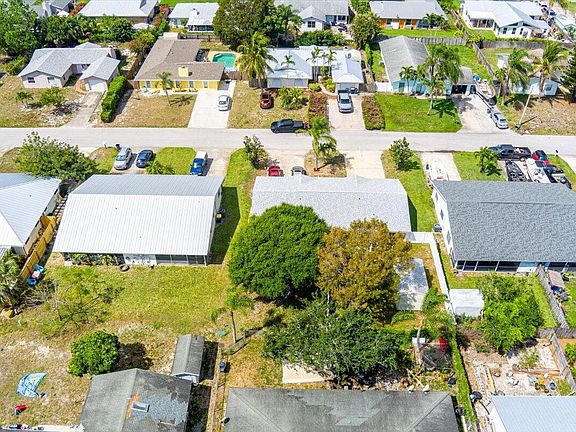5th image of 8997 SE Sandy Ln