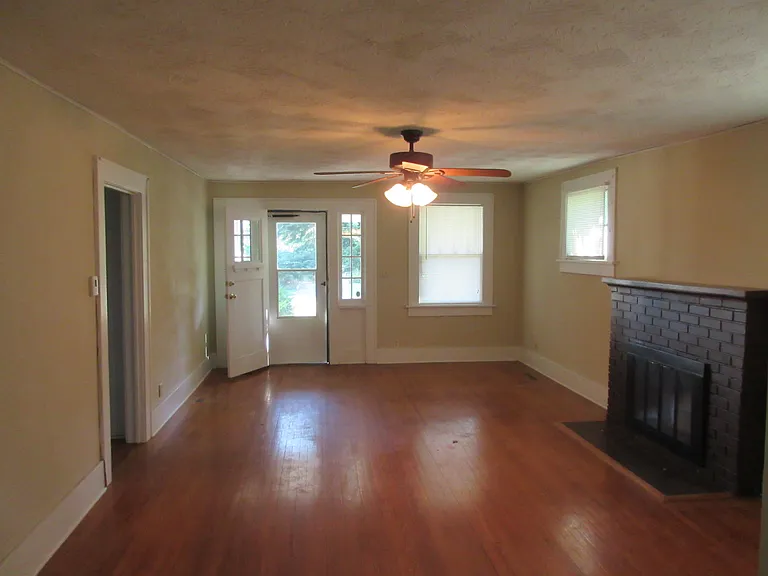 2336 E Cherry St — Photo 15