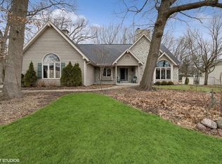 200 W Trillium Ter, Oak Creek, WI 53154