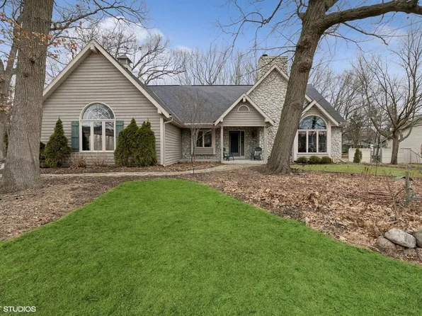 200 West Trillium TERRACE, Oak Creek, WI 53154