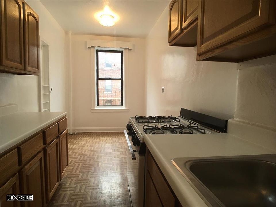 1st image of 3216 Crescent St APT B2
