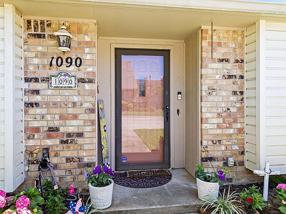 2nd image of 1090 Green Meadow St
