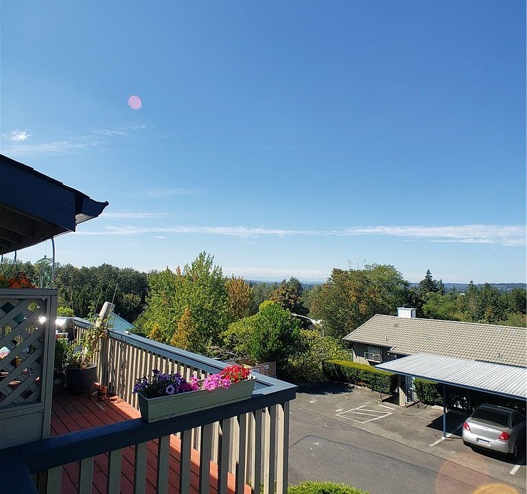 1st image of 112 19th Ave SE Unit 2