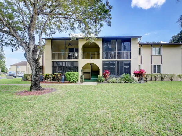 304 Pine Ridge Circle #B-2, Greenacres, FL 33463