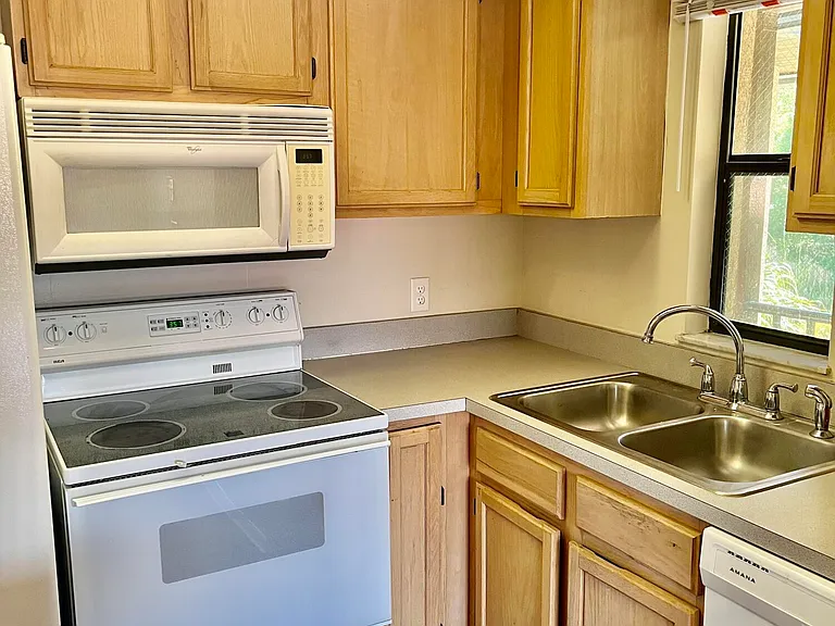 2470 SE Garden Ter #502 — Photo 7