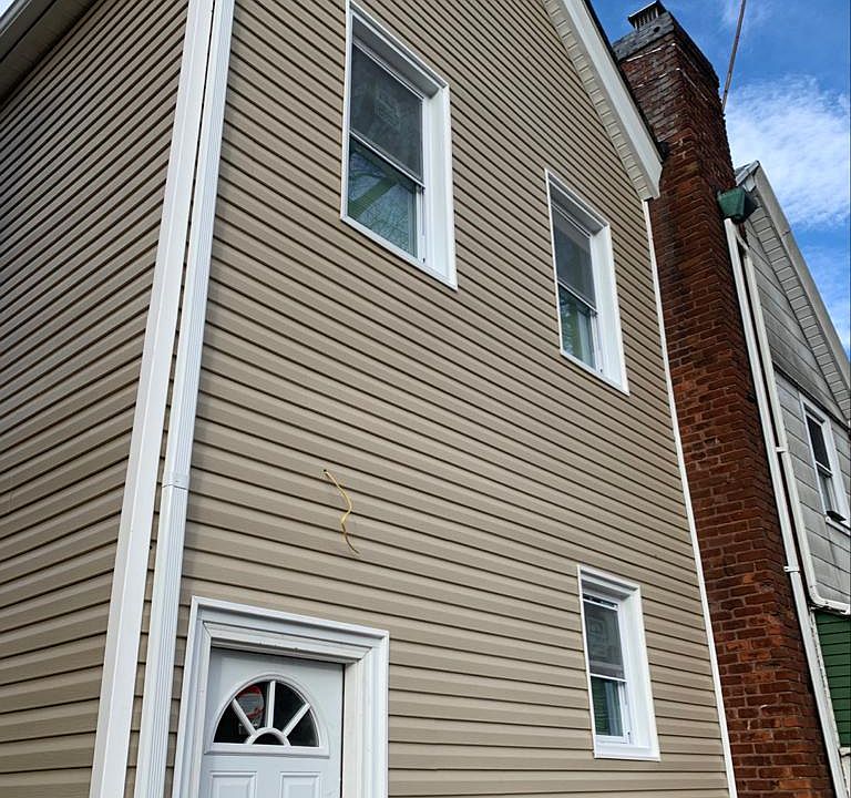 2nd image of 635 E 42nd St