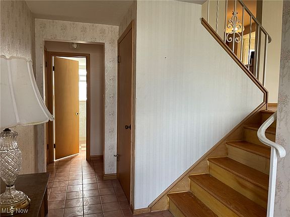 5th image of 2012 Edenhall Dr