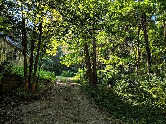 DRIVEWAY VIEW TO BACK OF HOME