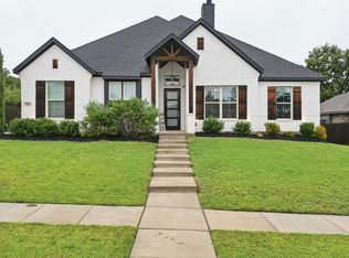 516 Woodland Dr, Azle, TX 76020
