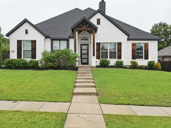 516 Woodland Dr, Azle, TX 76020
