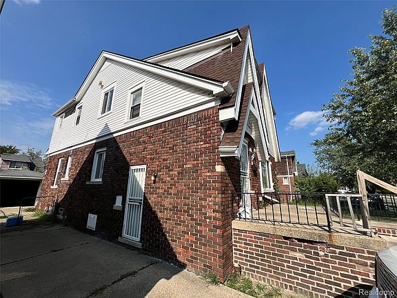 3rd image of 8151 Rolyat St