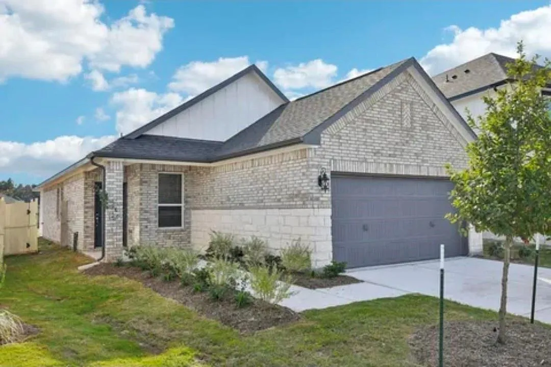 3 bed, 2.0 bath, $2,200 — Photo 2