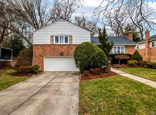 105 Reeve Rd, Rockville Centre, NY 11570