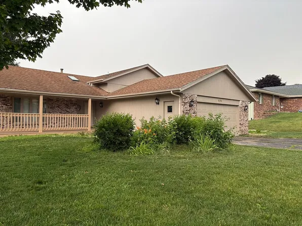 6214 Green Needle Dr, Loves Park, IL 61111