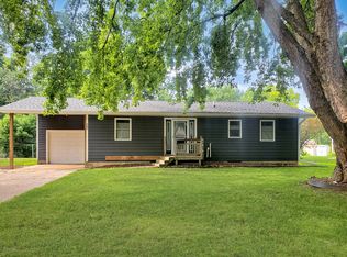 909 10th St, Spirit Lake, IA 51360