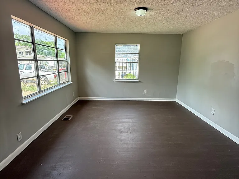 3720 Howard Ave SW — Photo 4
